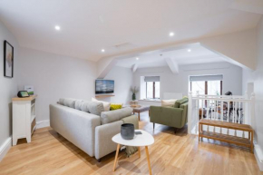 Spacious Property with Waterfall View by LetMeStay